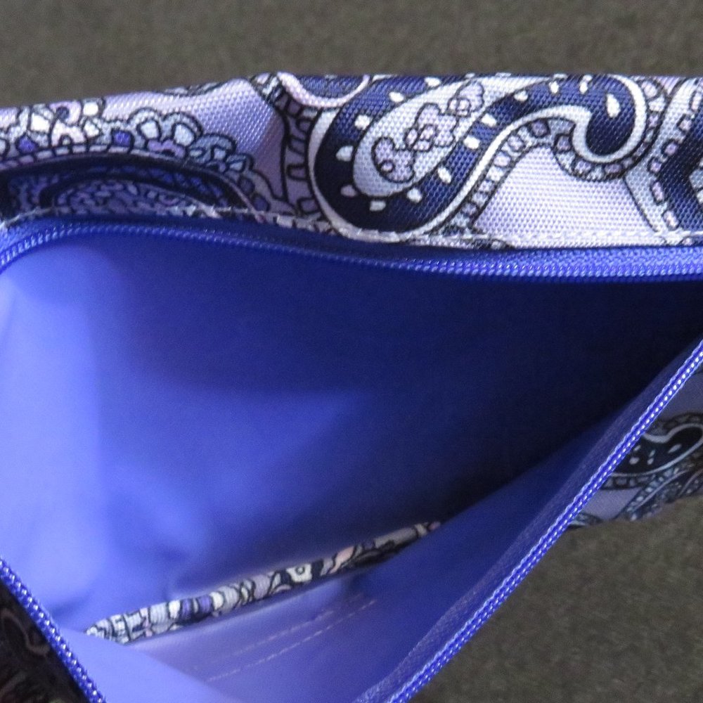 Vera Bradley Lighten Up Pouch Paisley Lavender Zip Binder Hooks - Picture 3 of 3